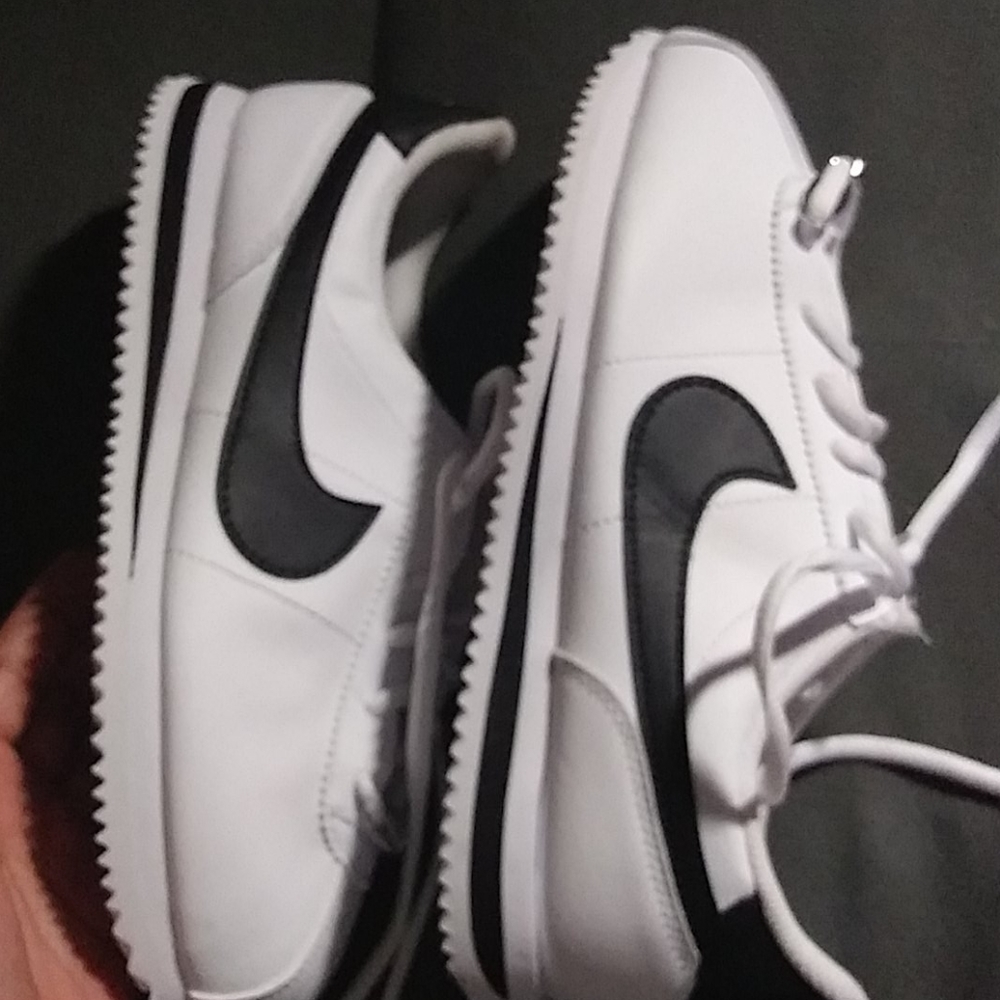 Nike shoes - Picture 1 of 4